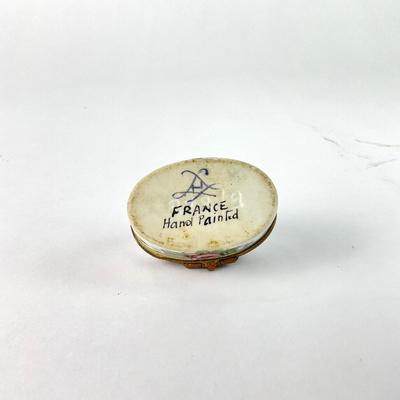D179 French Limoges Hand-Painted Porcelain Box