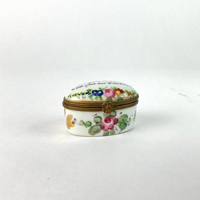 D179 French Limoges Hand-Painted Porcelain Box