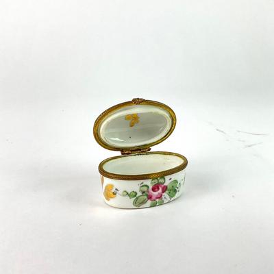 D179 French Limoges Hand-Painted Porcelain Box