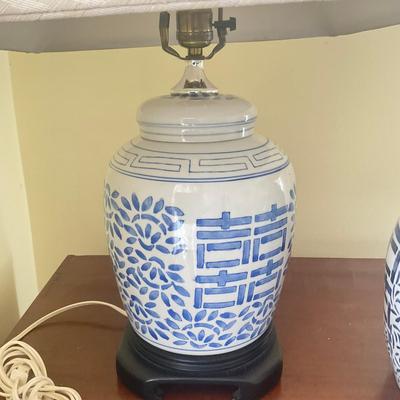 B185 Oriental Style Lamps And Jar