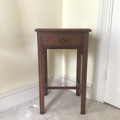 193 Oak Side Table With One Drawer