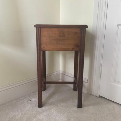 193 Oak Side Table With One Drawer