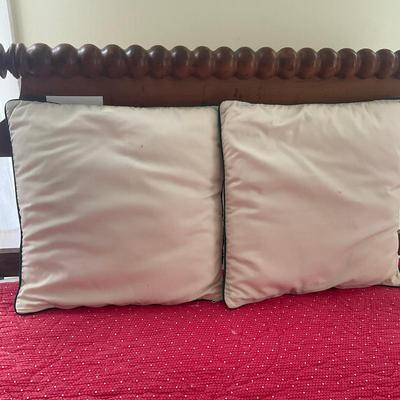 B202 Antique Hawaiian Quilt With Pillows & Three Vinyls "Hawaiian Paradise"