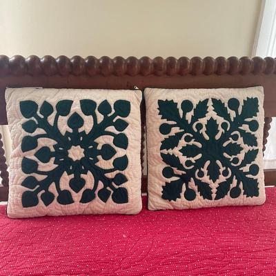 B202 Antique Hawaiian Quilt With Pillows & Three Vinyls "Hawaiian Paradise"