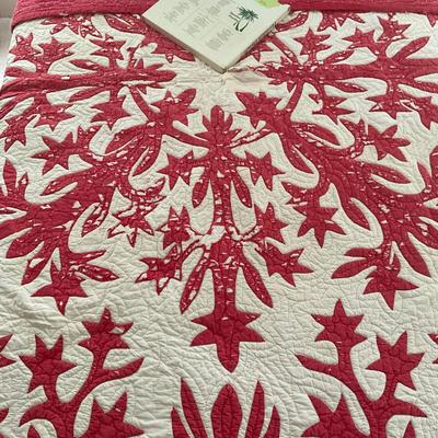 B202 Antique Hawaiian Quilt With Pillows & Three Vinyls "Hawaiian Paradise"