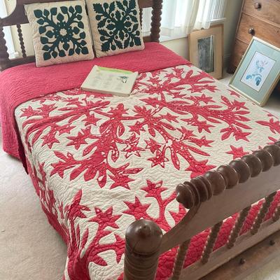B202 Antique Hawaiian Quilt With Pillows & Three Vinyls "Hawaiian Paradise"