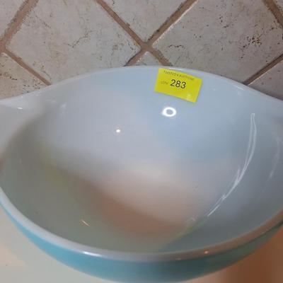Sale Photo Thumbnail #585: Vintage Turquoise Hot Air Balloon Cinderella Pyrex Bowl 4QT 444
excellent condition, no scratches or scuffs