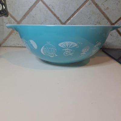 Sale Photo Thumbnail #582: Vintage Turquoise Hot Air Balloon Cinderella Pyrex Bowl 4QT 444
excellent condition, no scratches or scuffs