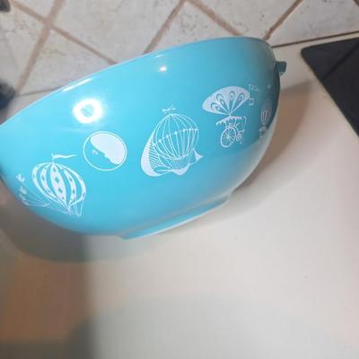 Sale Photo Thumbnail #586: Vintage Turquoise Hot Air Balloon Cinderella Pyrex Bowl 4QT 444
excellent condition, no scratches or scuffs