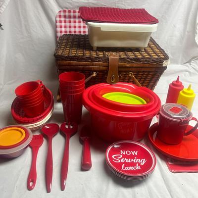 Picnic Basket & Accessories (SRF-MG)