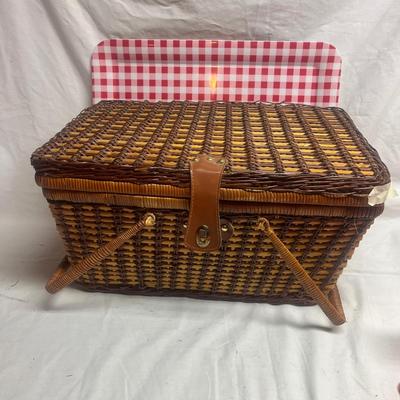 Picnic Basket & Accessories (SRF-MG)