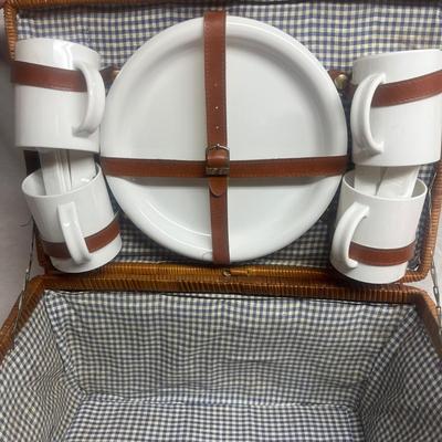 Picnic Basket & Accessories (SRF-MG)