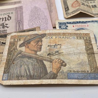 LOT 34: International Currency Collection - Coins and Paper Money Many Different Countries