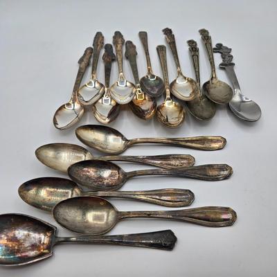 LOT 35: Multiple Pieces of Silver Plated Flat Wear