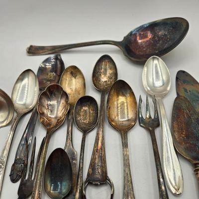 LOT 35: Multiple Pieces of Silver Plated Flat Wear