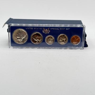 LOT 67: Six U.S. Special Mint Sets (Three 1966 & Three 1967)