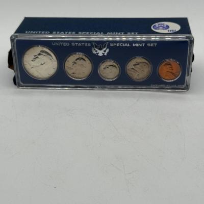 LOT 67: Six U.S. Special Mint Sets (Three 1966 & Three 1967)