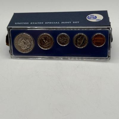 LOT 69: Six U.S. Special Mint Sets (Three 1966 & Three 1967)