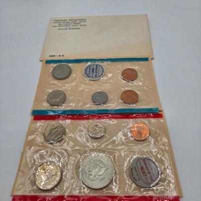 LOT 125: U.S. Mint Uncirculated Coin Sets from 1968, 1969, & 1972 and Special Mint Set from 1965