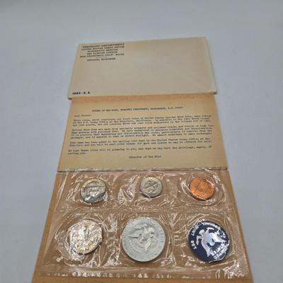 LOT 125: U.S. Mint Uncirculated Coin Sets from 1968, 1969, & 1972 and Special Mint Set from 1965