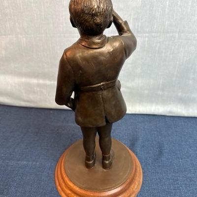 Lot 12 Resin statue, John Kennedy, Junior, saluting