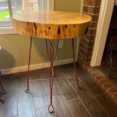 Live Edge Table With Four Iron Based Chairs C-MG)