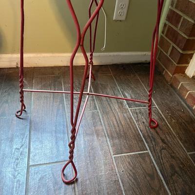 Live Edge Table With Four Iron Based Chairs C-MG)