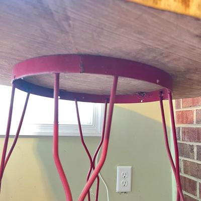 Live Edge Table With Four Iron Based Chairs C-MG)