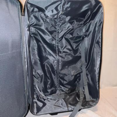 Three Dockers Rolling & Nesting Suitcases (C-MG)
