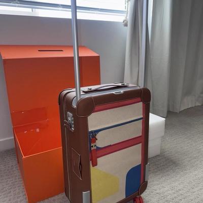 Sale Photo Thumbnail #28: New Never Used HERMÈS RMS TROLLY/Carry On suitcase.


100% Authentic


Perfect condition.


Paid 12k for the bag and had I shipped to me from Europe 3 years ago,

And just never ended up using it.


Dustbag and Trolly amazing NEW condition

The box howev