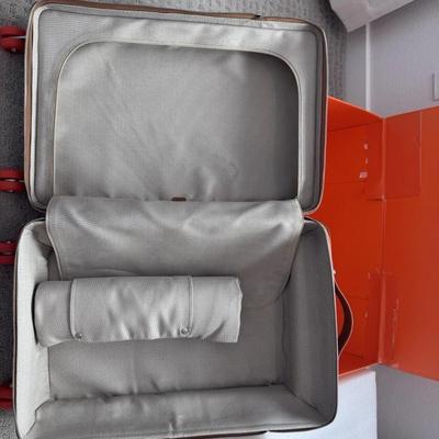 Sale Photo Thumbnail #29: New Never Used HERMÈS RMS TROLLY/Carry On suitcase.


100% Authentic


Perfect condition.


Paid 12k for the bag and had I shipped to me from Europe 3 years ago,

And just never ended up using it.


Dustbag and Trolly amazing NEW condition

The box howev