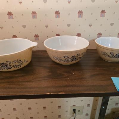 Pyrex bowls