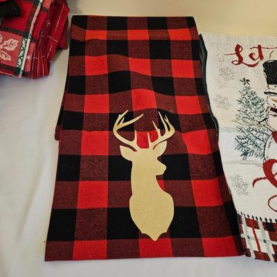 Christmas Linens, Tablecloths & More (GB1-JS)