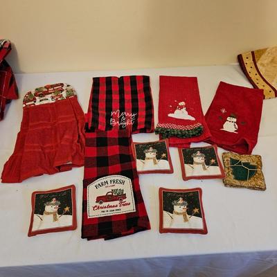 Christmas Linens, Tablecloths & More (GB1-JS)