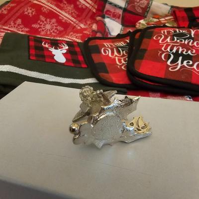 Christmas Linens, Tablecloths & More (GB1-JS)