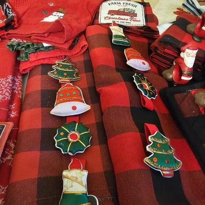 Christmas Linens, Tablecloths & More (GB1-JS)
