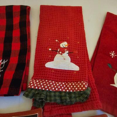 Christmas Linens, Tablecloths & More (GB1-JS)