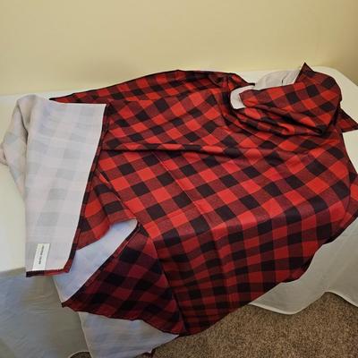 Christmas Linens, Tablecloths & More (GB1-JS)