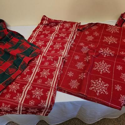 Christmas Linens, Tablecloths & More (GB1-JS)