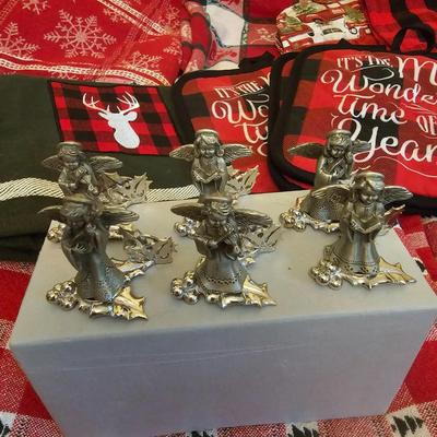 Christmas Linens, Tablecloths & More (GB1-JS)