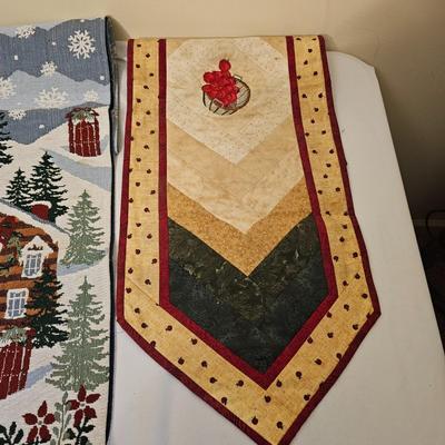 Christmas Linens, Tablecloths & More (GB1-JS)