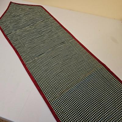 Christmas Linens, Tablecloths & More (GB1-JS)