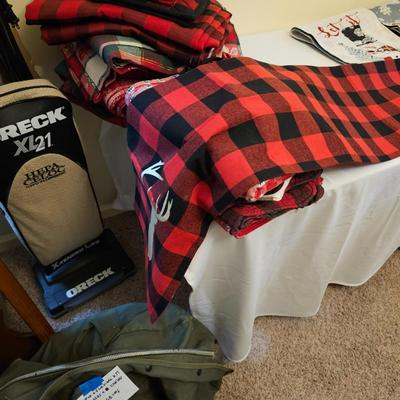 Christmas Linens, Tablecloths & More (GB1-JS)