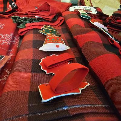 Christmas Linens, Tablecloths & More (GB1-JS)
