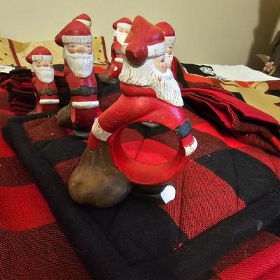Christmas Linens, Tablecloths & More (GB1-JS)