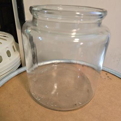 Glass jar