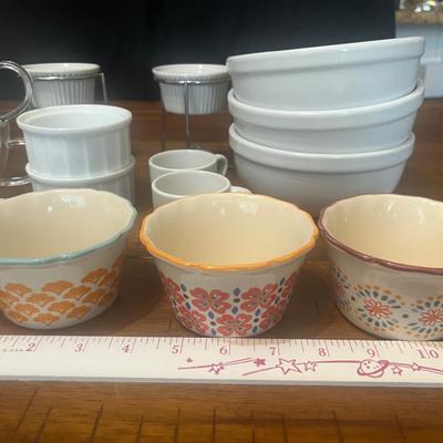 Sale Photo Thumbnail #130: Several bowl sets and other kitchen items