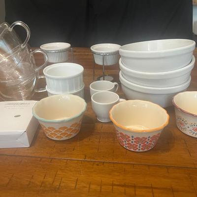 Sale Photo Thumbnail #129: Several bowl sets and other kitchen items