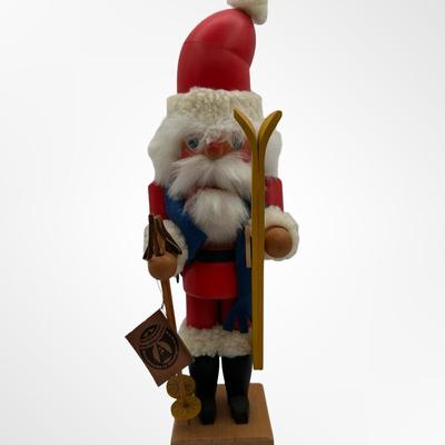 “Nutcracker Santa with Ski" by Holzkunst Christian Ulbricht