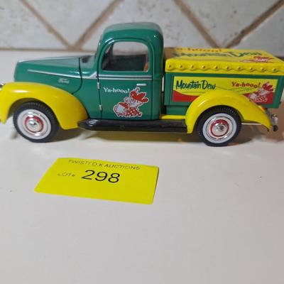 Sale Photo Thumbnail #655: approx 7 inches long the hood opens this is a diecast truck from Golden Wheel in great shape.  Perfect for a collector